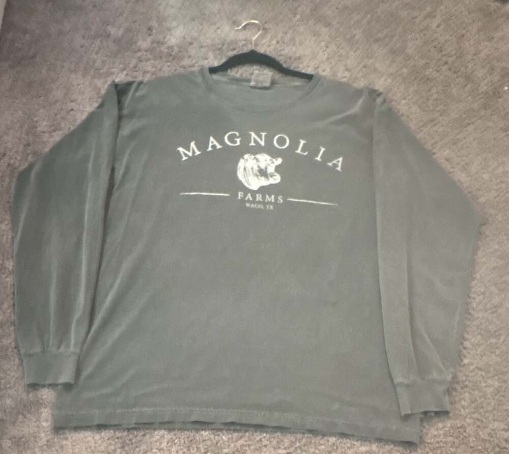 Magnolia Farms Waco TX Bear Graphic Long Sleeve Green T-Shirt